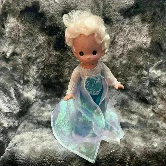 Disney Precious Moments  Elsa Frozen - Picture 8 of 16